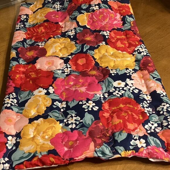 NWT. Hand Crafted Reversible Quilt and Pillow Set - Picture 4 of 7